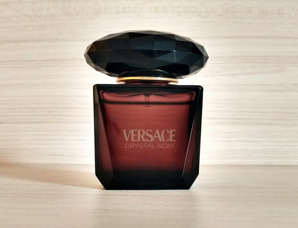 7 Best Smelling Versace Perfumes For Women [Tested in 2024]