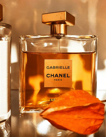 Perfumes Similar to Chanel Gabrielle [8 Floral Dupes]