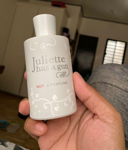 not-a-perfume-juliette-has-a-gun