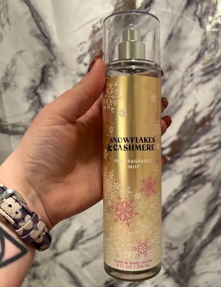 snowflakes-and-cashmere-bath-and-body-works