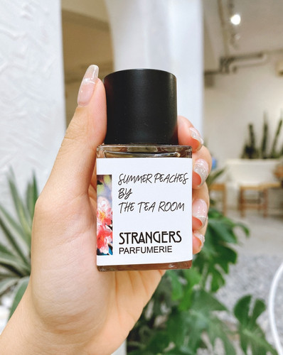summer-peaches-by-the-tea-room-strangers-parfumerie